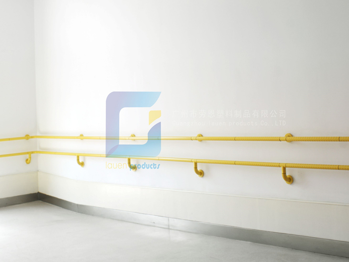 北京市社區(qū)改造鋪設(shè)無障礙坡道，安裝無障礙扶手