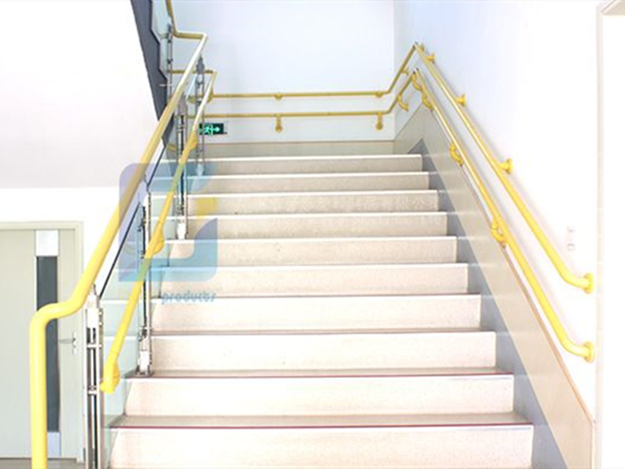 尼龍扶手和塑料的扶手有什么區(qū)別，他們和不銹鋼的比起來，哪個(gè)更好？