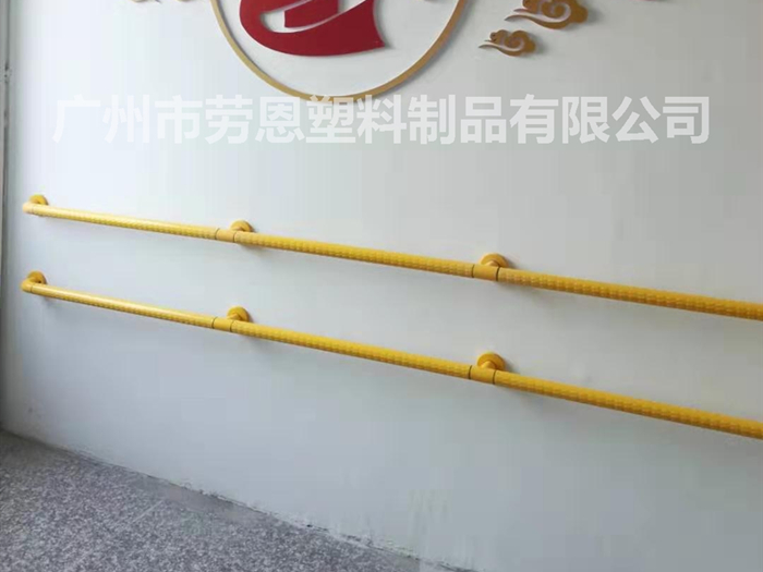 發(fā)展智慧社區(qū)養(yǎng)老，老人扶手等養(yǎng)老設(shè)施建設(shè)仍需完善