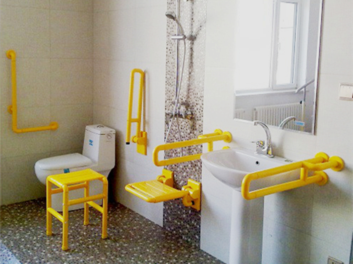 廣州開(kāi)展家庭養(yǎng)老床位試點(diǎn)，幫助老齡家庭安裝無(wú)障礙扶手